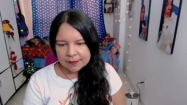 Snapshot of claryssa_ chatting on 12-16-25, 08:14 claryssa online show from 12-16-25, 08:14