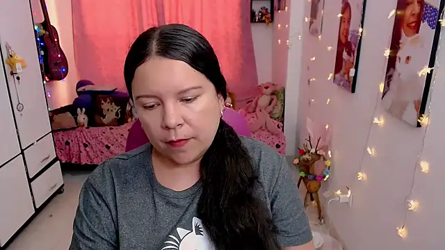 Snapshot of claryssa_ chatting on 05-02-26, 08:25 claryssa online show from 05-02-26, 08:25