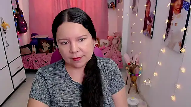 Snapshot of claryssa_ chatting on 05-06-26, 09:53 claryssa online show from 05-06-26, 09:53