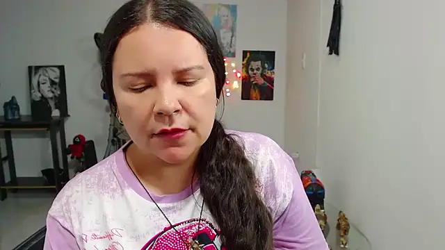 Snapshot of claryssa_ chatting on 05-28-26, 06:43 claryssa online show from 05-28-26, 06:43