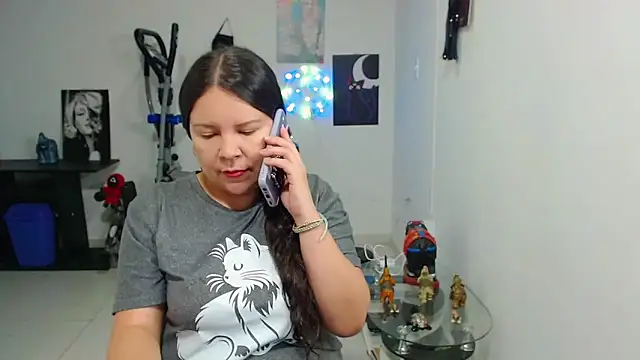 Snapshot of claryssa_ chatting on 05-31-26, 04:09 claryssa online show from 05-31-26, 04:09
