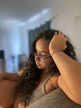 CurlyGirl 1 online show from 12-17-24, 06:09