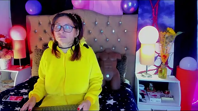 Snapshot of SheraHadee chatting on 03-14-25, 04:10 SheraHadee online show from 03-14-25, 04:10