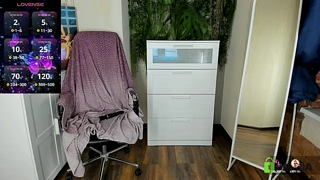 Snapshot of Melissa_Wells chatting on 09-09-25, 09:14 Melissa Wells online show from 09-09-25, 09:14