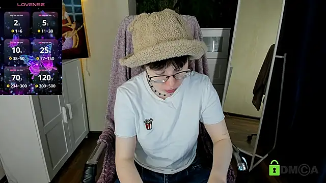 Snapshot of Melissa_Wells chatting on 09-16-25, 05:08 Melissa Wells online show from 09-16-25, 05:08