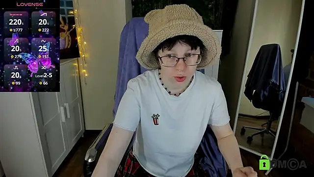 Snapshot of Melissa_Wells chatting on 09-28-25, 03:28 Melissa Wells online show from 09-28-25, 03:28