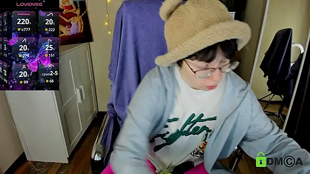 Snapshot of Melissa_Wells chatting on 10-12-25, 09:25 Melissa Wells online show from 10-12-25, 09:25