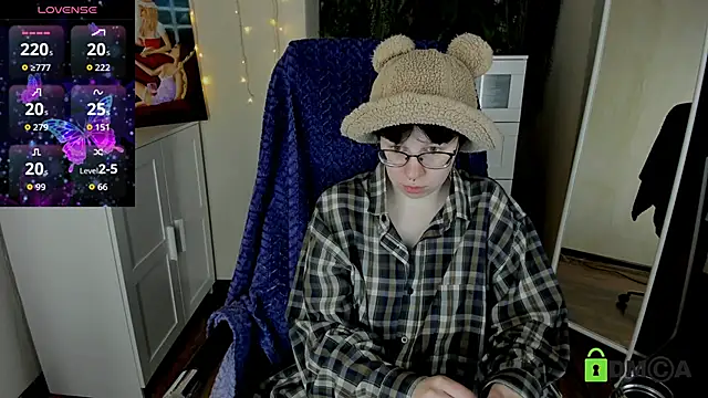 Snapshot of Melissa_Wells chatting on 10-16-25, 10:00 Melissa Wells online show from 10-16-25, 10:00