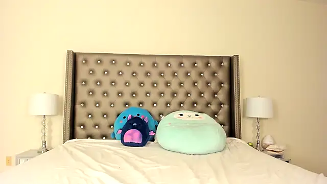 NadiaLyla online show from 04-04-26, 01:26