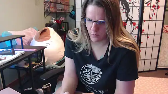 Sarahtineke online show from 02-04-26, 06:58