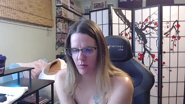 Sarahtineke online show from 02-10-26, 05:33