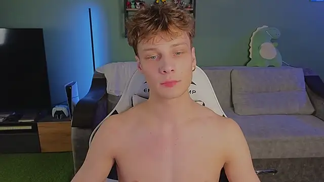 Snapshot of TeddyLiLboy chatting on 11-07-25, 10:10 TeddyLiLboy online show from 11-07-25, 10:10