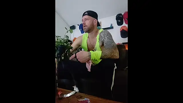 Snapshot of eltoulou chatting on 01-12-25, 09:08 eltoulou online show from 01-12-25, 09:08