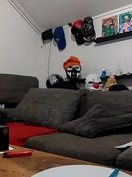 Snapshot of eltoulou chatting on 02-09-25, 06:33 eltoulou online show from 02-09-25, 06:33