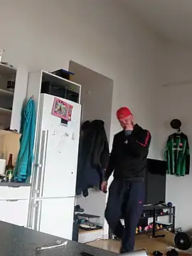 Snapshot of eltoulou chatting on 02-25-25, 07:36 eltoulou online show from 02-25-25, 07:36