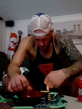 Snapshot of eltoulou chatting on 10-29-25, 08:32 eltoulou online show from 10-29-25, 08:32