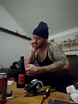 Snapshot of eltoulou chatting on 12-14-25, 11:53 eltoulou online show from 12-14-25, 11:53