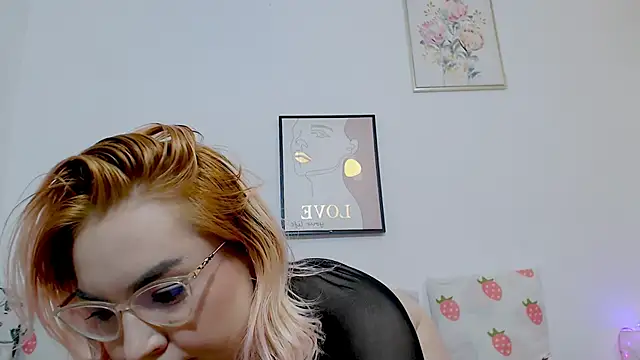 Snapshot of Catlady333 chatting on 09-09-25, 06:46 Catlady333 online show from 09-09-25, 06:46