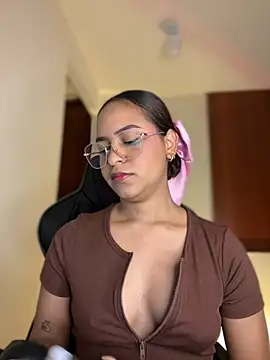 Snapshot of gretta_kler1 chatting on 01-22-25, 01:11 gretta kler1 online show from 01-22-25, 01:11