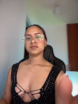 Snapshot of gretta_kler1 chatting on 02-13-25, 01:37 gretta kler1 online show from 02-13-25, 01:37