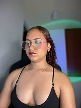 Snapshot of gretta_kler1 chatting on 02-21-25, 02:17 gretta kler1 online show from 02-21-25, 02:17