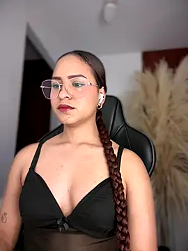 Snapshot of gretta_kler1 chatting on 11-10-25, 10:09 gretta kler1 online show from 11-10-25, 10:09