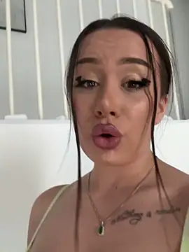 deliaroyal online show from 03-13-25, 02:33