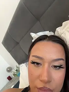 deliaroyal online show from 10-18-25, 12:28