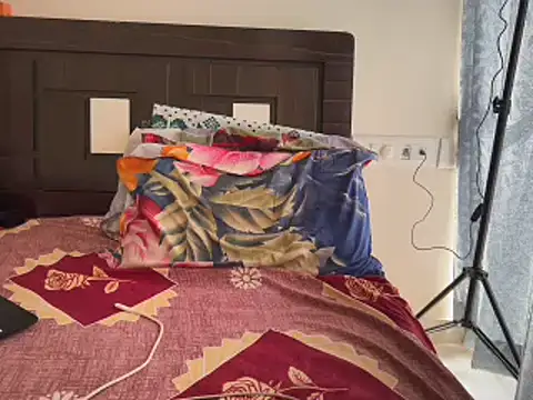 Snapshot of lovbombayduck11 chatting on 02-18-25, 08:59 lovbombayduck11 online show from 02-18-25, 08:59