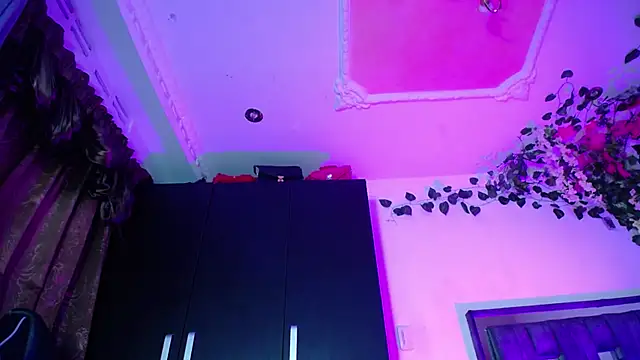 emma hoot1 online show from 12-04-24, 06:33