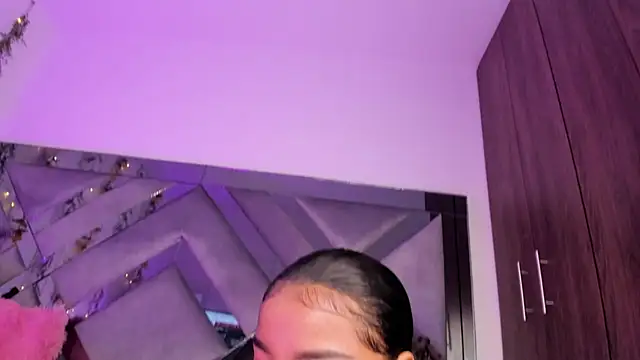 Iris hott1 online show from 12-18-24, 03:37