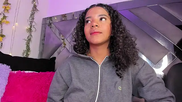 Iris hott1 online show from 12-20-24, 12:08