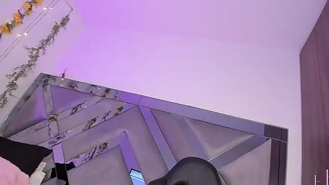 Iris hott1 online show from 03-11-25, 10:42