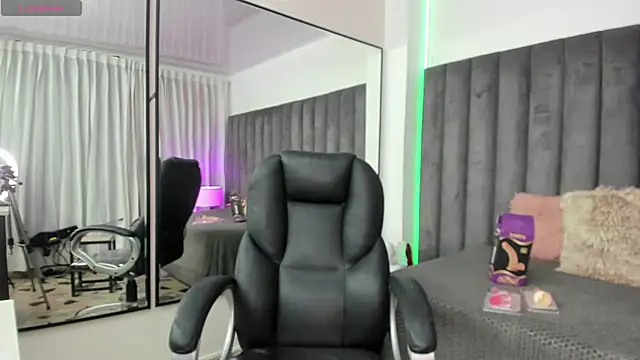 natalia curvy1 online show from 03-18-25, 05:53