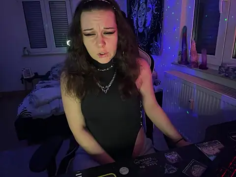 Snapshot of kinkygirl420x chatting on 01-08-25, 08:18 kinkygirl420x online show from 01-08-25, 08:18