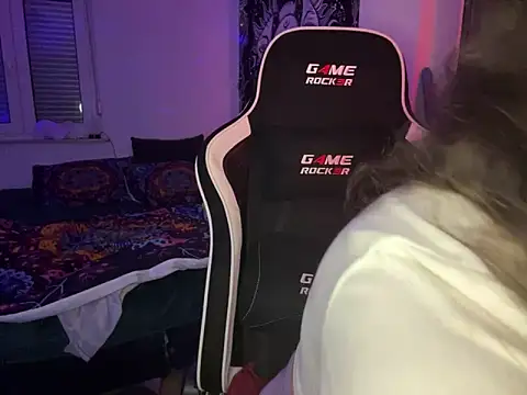 Snapshot of kinkygirl420x chatting on 02-04-25, 10:02 kinkygirl420x online show from 02-04-25, 10:02