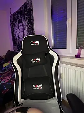 Snapshot of kinkygirl420x chatting on 02-17-25, 10:14 kinkygirl420x online show from 02-17-25, 10:14