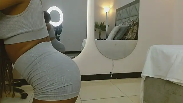 genesis moretz online show from 02-20-26, 03:36