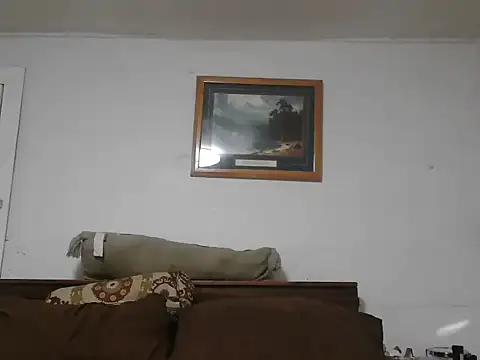 Snapshot of CaramelDipper chatting on 10-29-25, 04:59 CaramelDipper online show from 10-29-25, 04:59