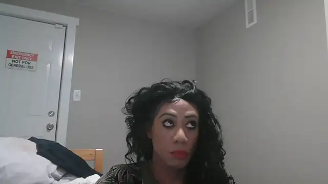 Snapshot of CaramelDipper chatting on 03-14-26, 12:43 CaramelDipper online show from 03-14-26, 12:43