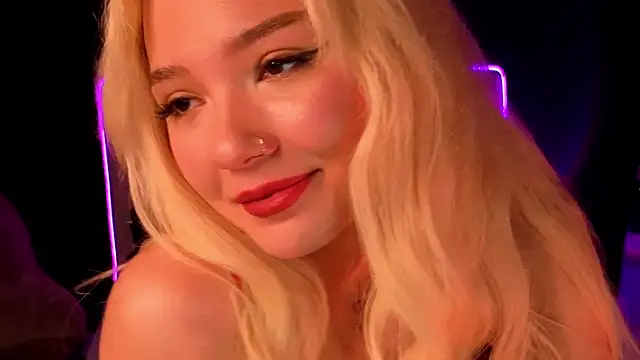 Snapshot of SandraBoyl chatting on 11-19-25, 09:09 SandraBoyl online show from 11-19-25, 09:09