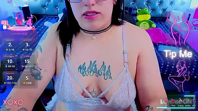 Snapshot of NatalieHarris chatting on 11-12-25, 06:52 NatalieHarris online show from 11-12-25, 06:52