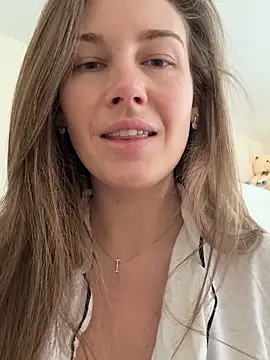 Snapshot of JasminJames chatting on 05-31-26, 10:11 JasminJames online show from 05-31-26, 10:11