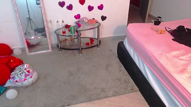 Snapshot of SaraApril_1 chatting on 02-16-25, 03:04 SaraApril 1 online show from 02-16-25, 03:04