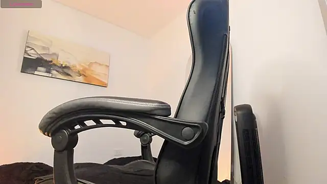 Snapshot of LucianSinclair chatting on 12-18-24, 10:57 LucianSinclair online show from 12-18-24, 10:57