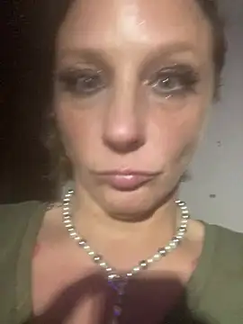 Snapshot of Everlyrose27 chatting on 12-18-24, 03:37 Everlyrose27 online show from 12-18-24, 03:37