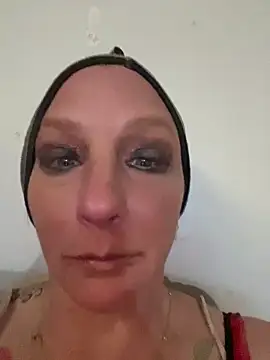 Snapshot of Everlyrose27 chatting on 02-24-25, 08:14 Everlyrose27 online show from 02-24-25, 08:14