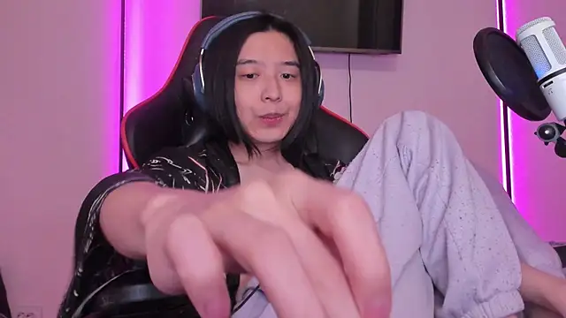 Snapshot of wexlee7 chatting on 09-20-25, 02:12 wexlee7 online show from 09-20-25, 02:12