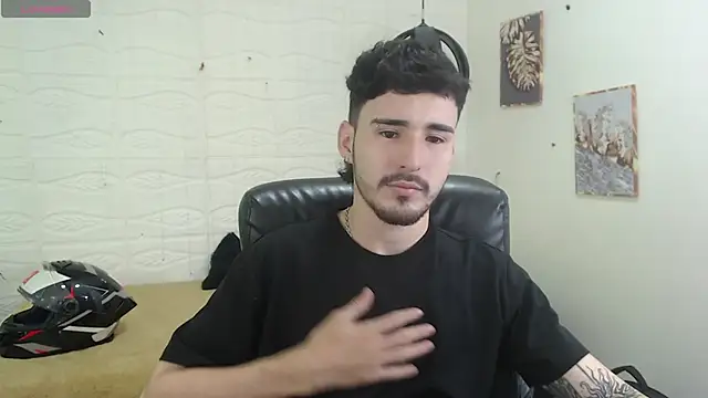 Snapshot of DmitriSanders chatting on 12-12-24, 08:53 DmitriSanders online show from 12-12-24, 08:53