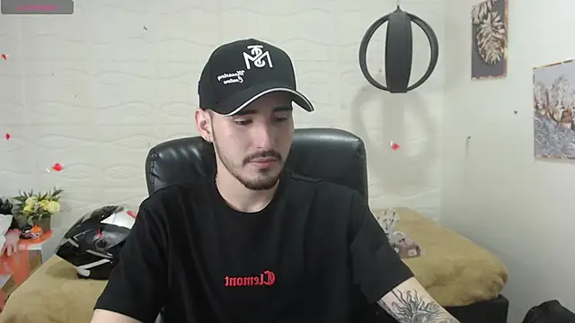 Snapshot of DmitriSanders chatting on 12-13-24, 10:13 DmitriSanders online show from 12-13-24, 10:13